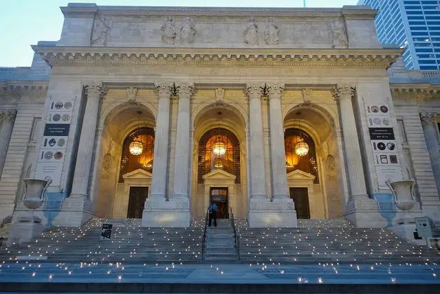 The main branch of the NYPL lit up for a special event